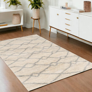 4' X 6' Ivory And Gray Chain Distressed Area Rug