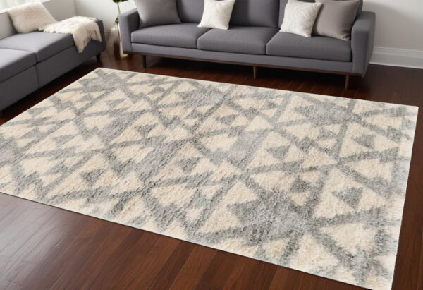 8' X 10' Ivory And Gray Geometric Area Rug