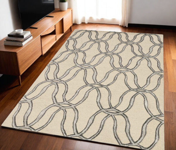 5' X 7' Beige and Silver Wool Vermicular Hand Tufted Area Rug