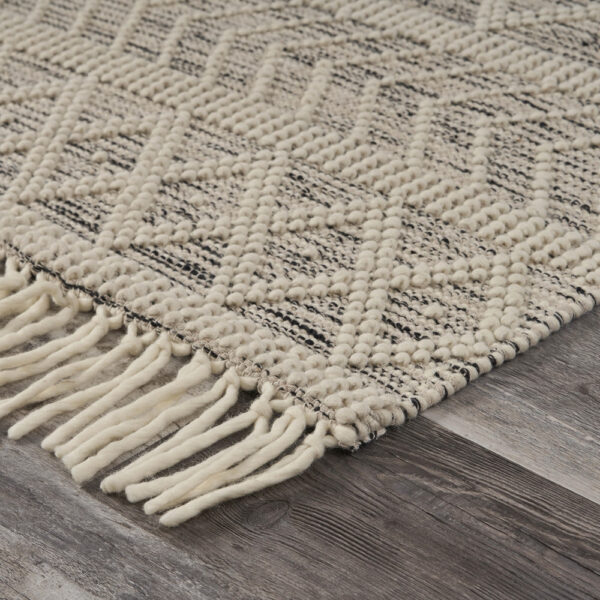 7' x 9' Ivory Bohemian Diamonds Area Rug