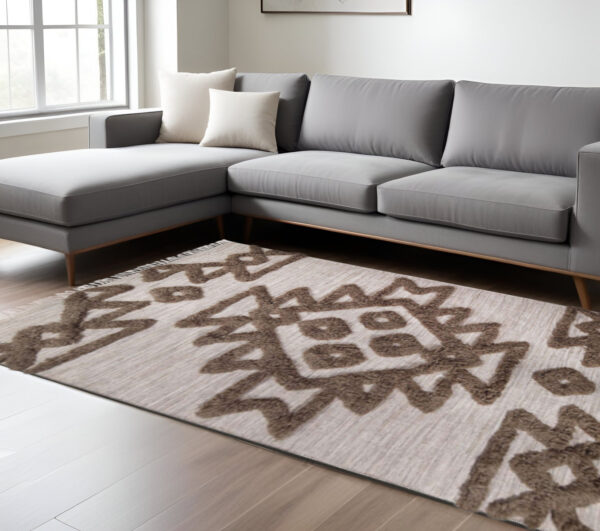 8' X 10' Sand And Taupe Wool Geometric Power Loom Stain Resistant Area Rug With Fringe