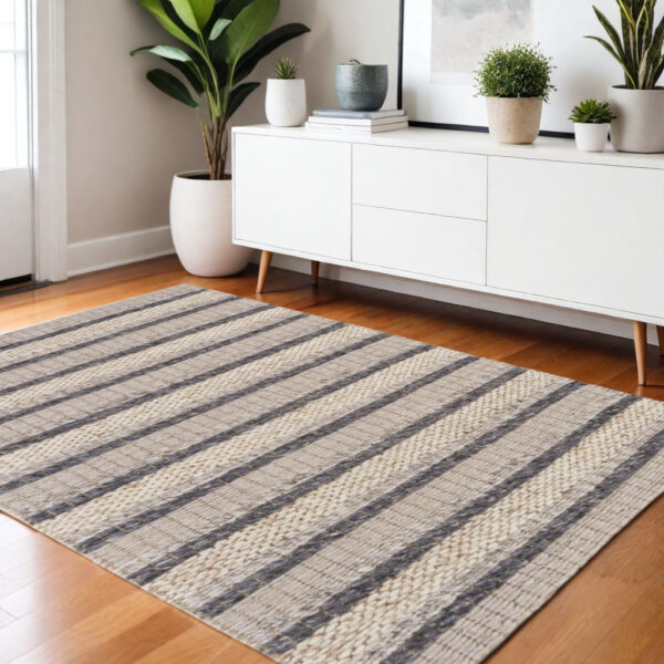 4' X 6' Gray and Ivory Wool Hand Woven Area Rug