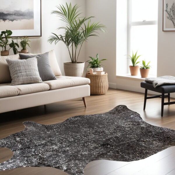6' X 7' Brown and Silver Cowhide Hand Knotted Area Rug