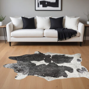 5' X 7' Black and White Cowhide Hand Knotted Area Rug